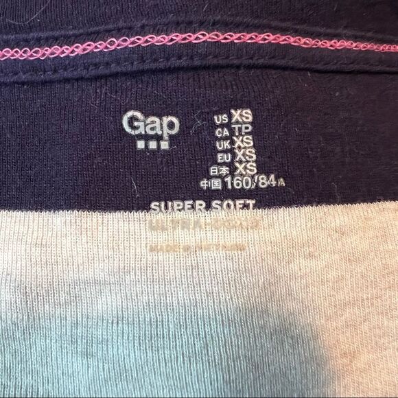3 for $30! Gap striped 3/4 sleeve top - Picture 5 of 12